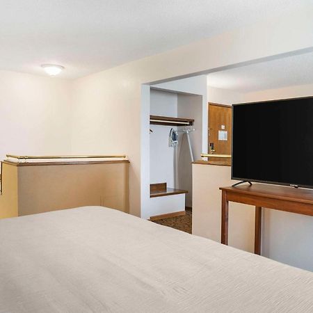 Quality Inn & Suites Manistique Εξωτερικό φωτογραφία