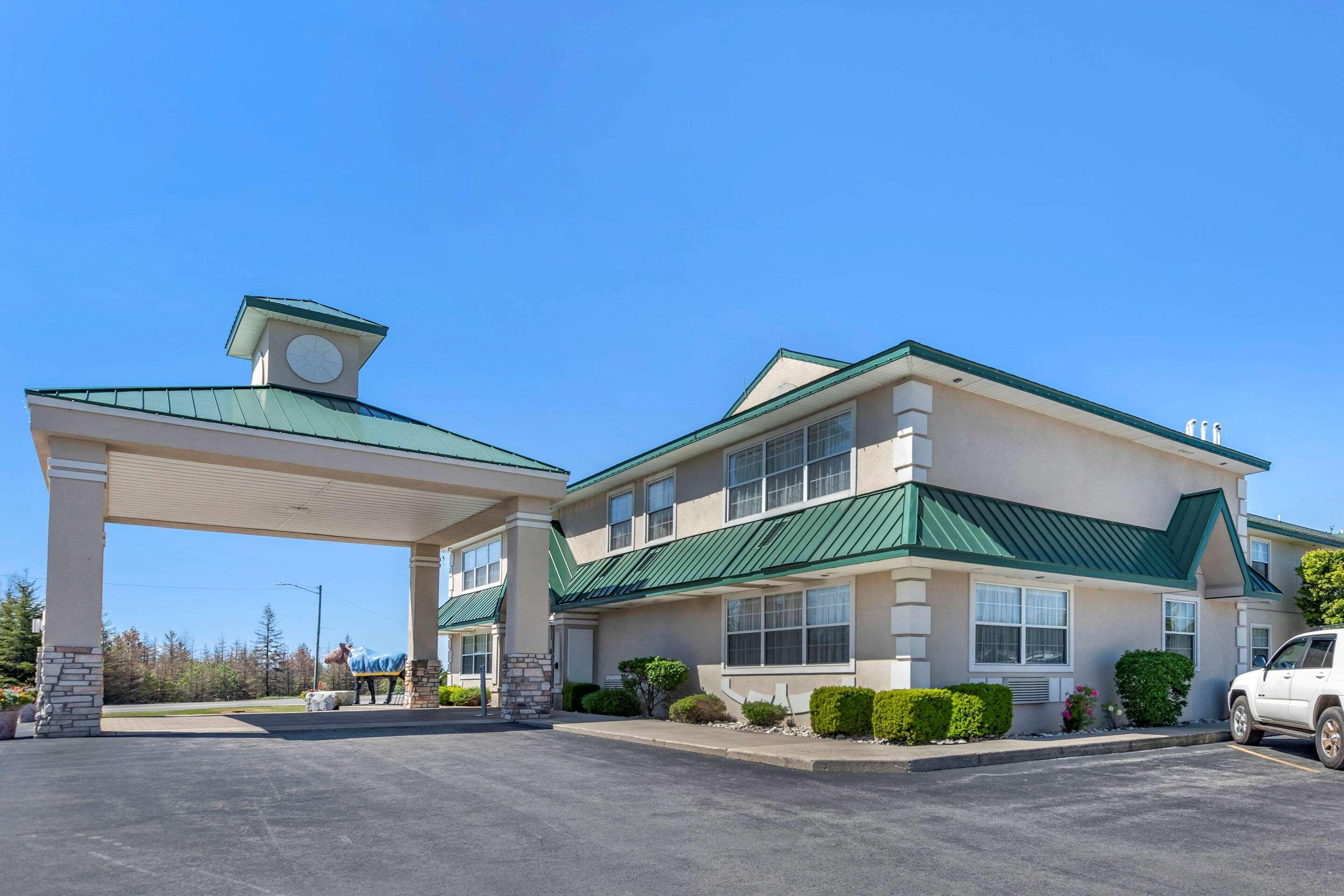 Quality Inn & Suites Manistique Εξωτερικό φωτογραφία